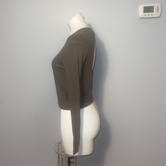 Tommy Jeans Amherst Knit ladies long sleeve ribbed crop top with open back. NWT - Picture 5 of 9